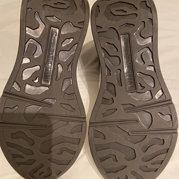 Sneakers - Picture 5 of 5